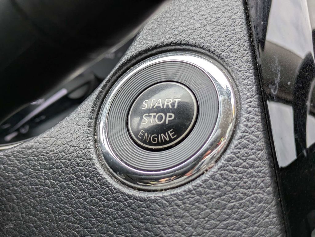 Used 2019 Nissan Rogue SV image 39