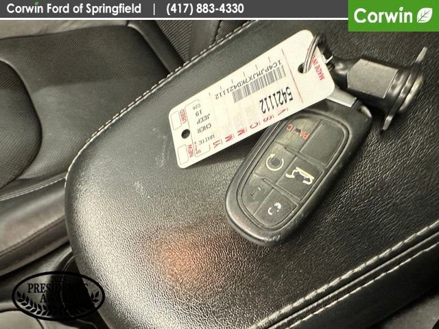 Used 2019 Jeep Cherokee Overland w/ Technology Group image 28