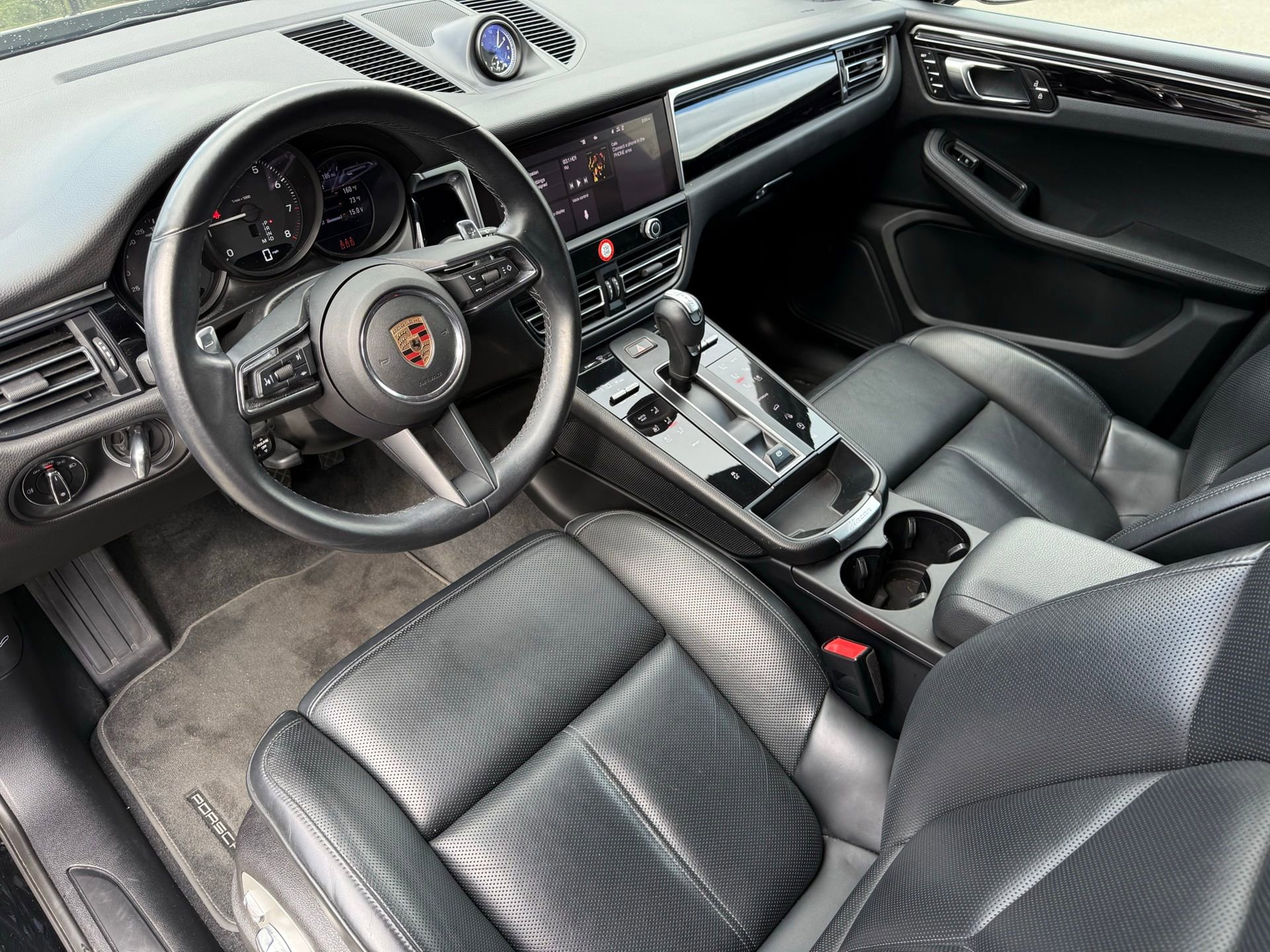 Certified 2024 Porsche Macan image 4