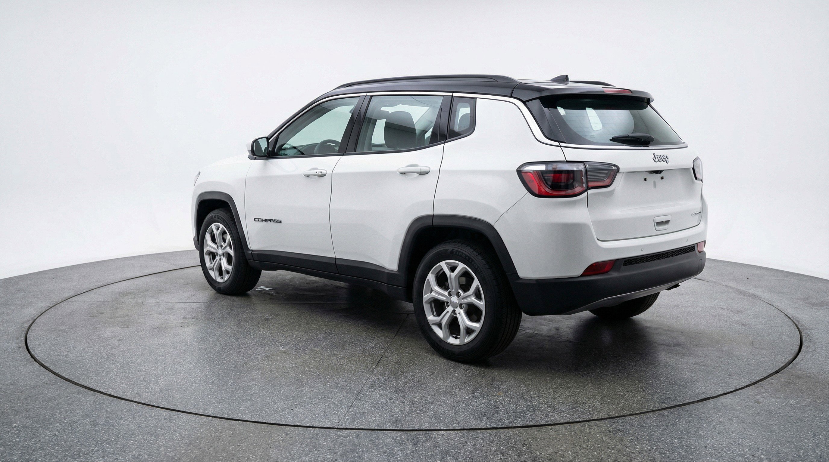 Used 2025 Jeep Compass Latitude image 6