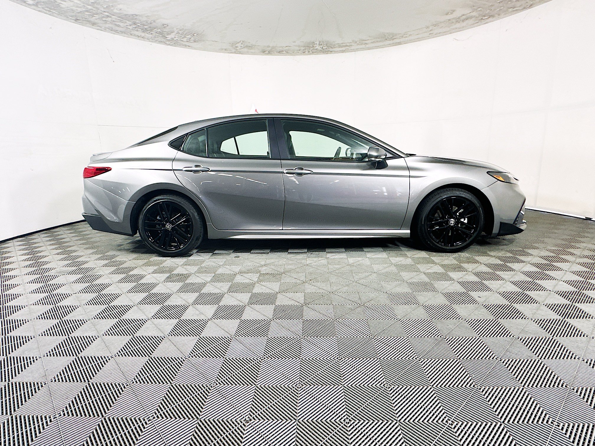 Used 2026 Toyota Camry SE w/ Convenience Package FWD image 2