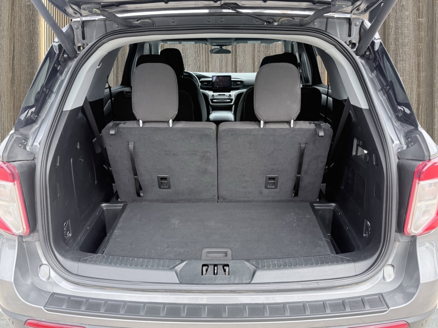 Used 2022 Ford Explorer XLT image 17