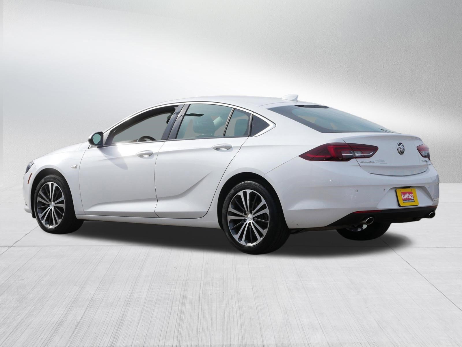 Used 2018 Buick Regal Essence w/ Driver Confidence Package #1 image 5