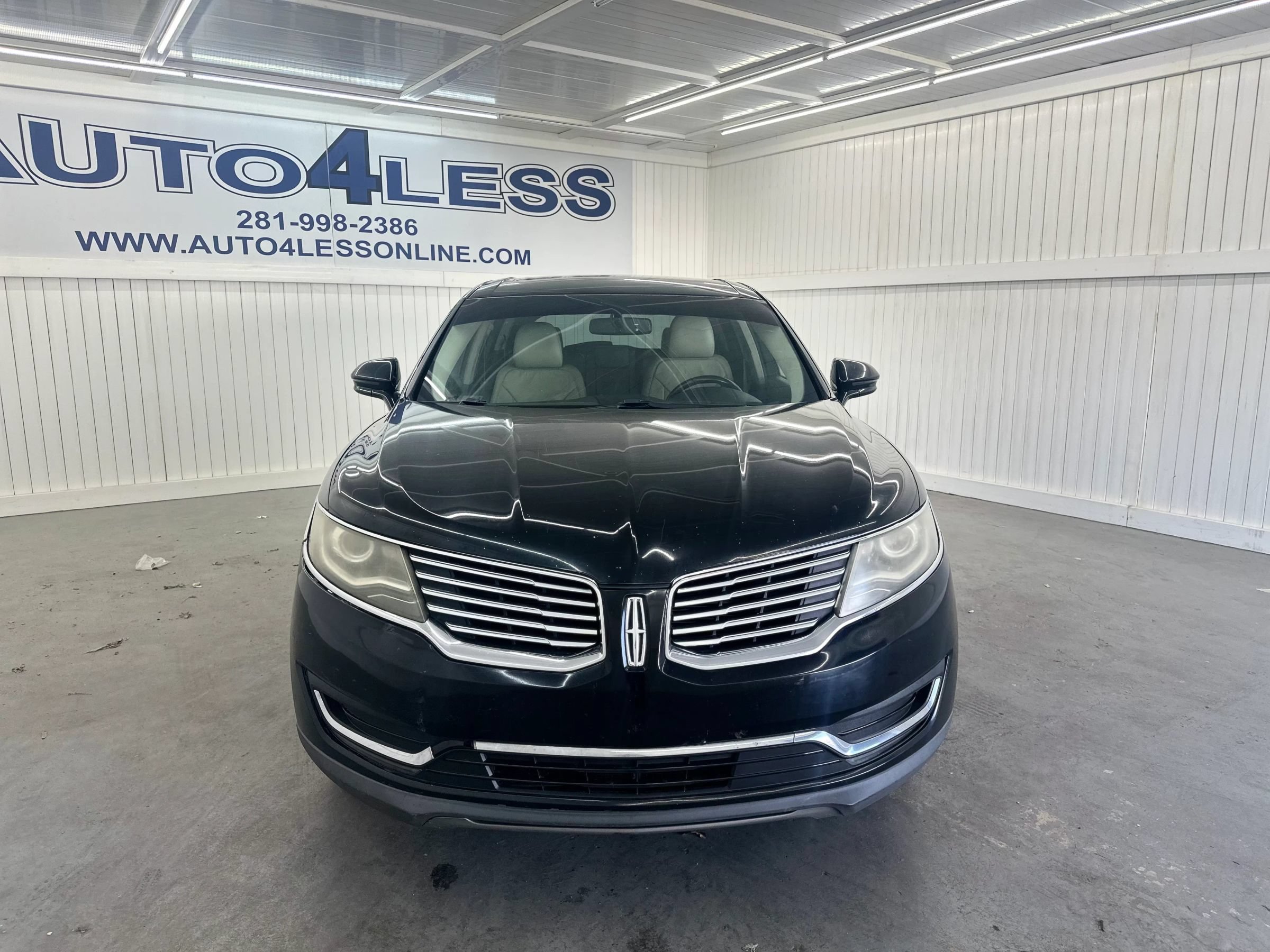 Used 2016 Lincoln MKX Select w/ Select Plus Package FWD image 2
