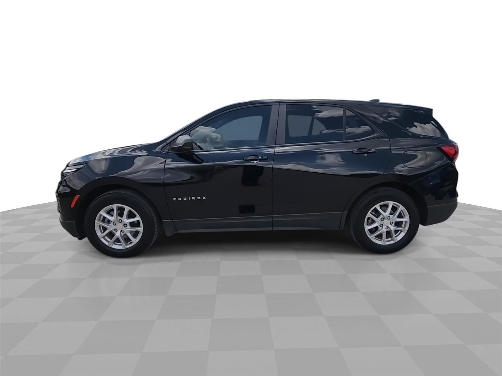 Used 2023 Chevrolet Equinox LS w/ LS Convenience Package FWD image 5