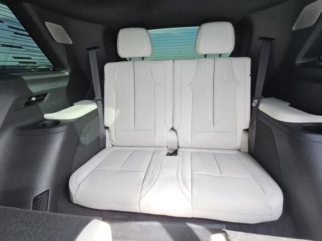 Used 2026 Cadillac Vistiq Sport w/ LPO, Floor Liner Package AWD/4WD image 6