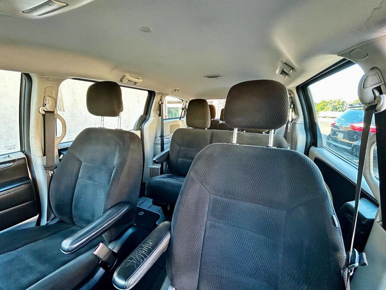 Used 2016 Dodge Grand Caravan image 11