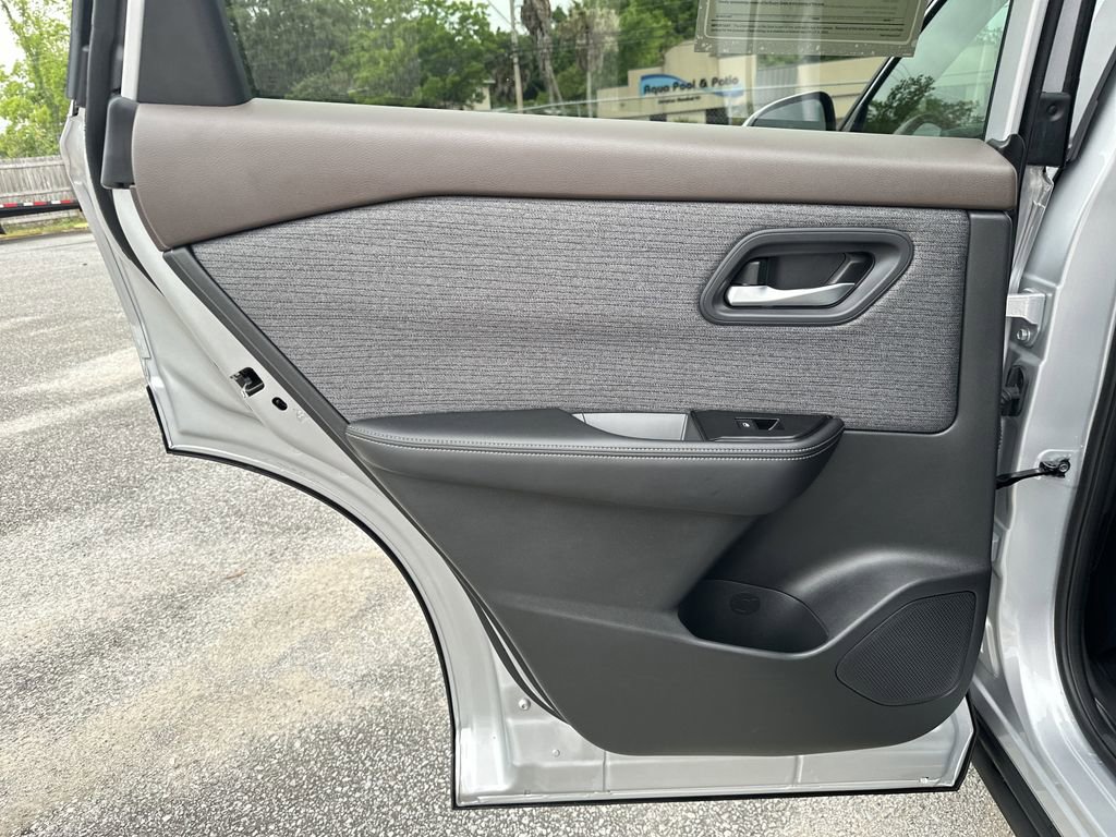 Used 2023 Nissan Rogue SV FWD image 29