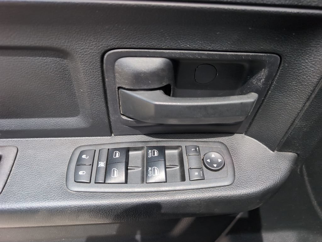 Used 2018 RAM 1500 Express w/ Black Ram 1500 Express Group AWD/4WD image 15