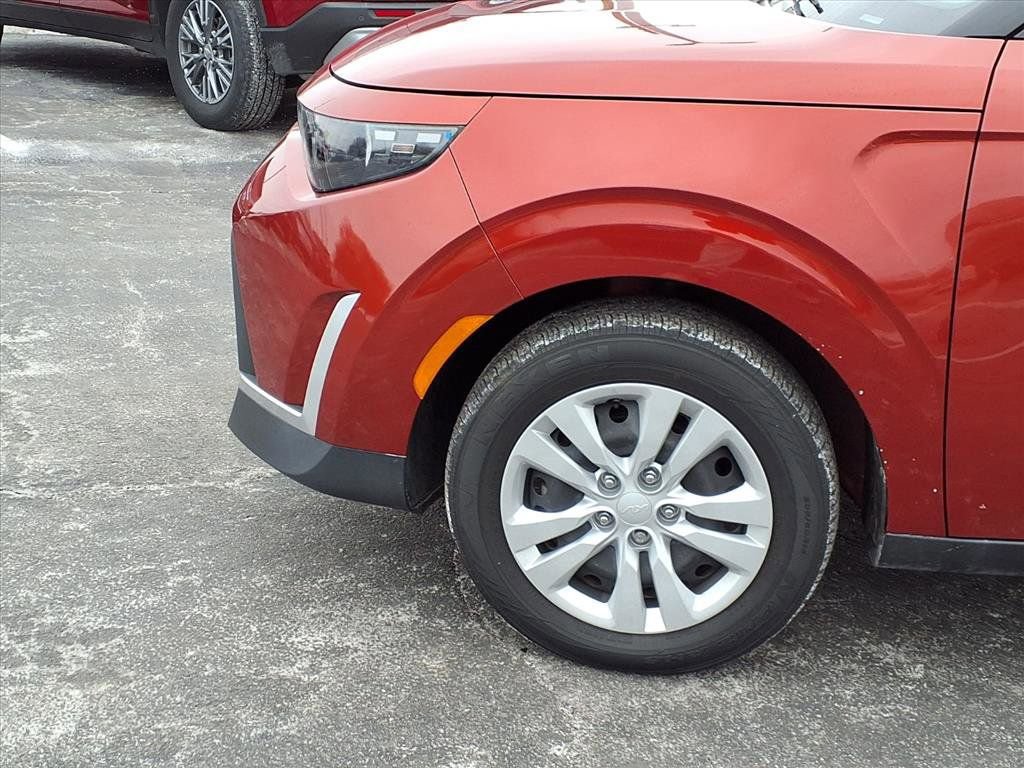 Used 2023 Kia Soul LX image 26