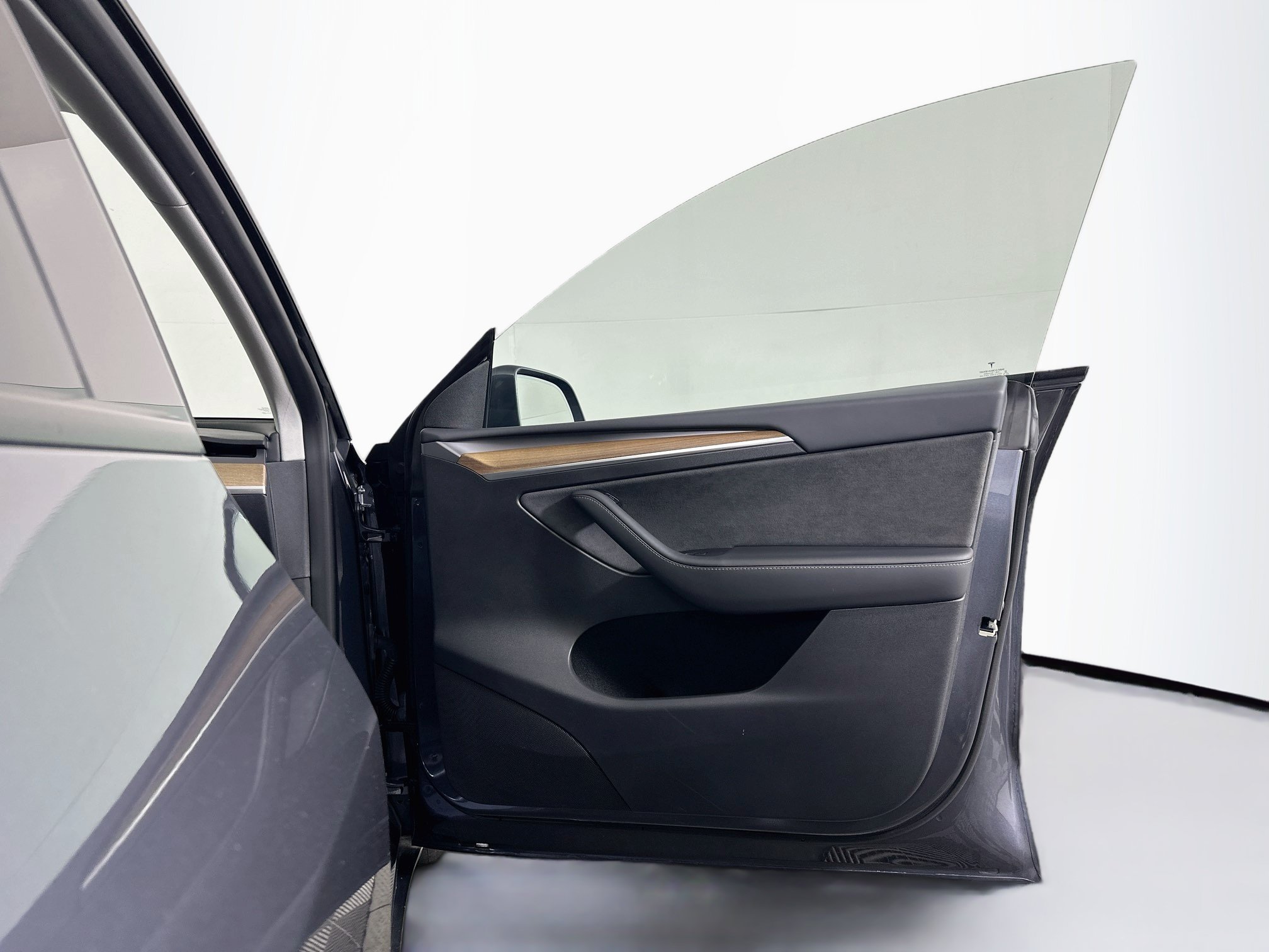 Used 2023 Tesla Model Y 2WD image 33