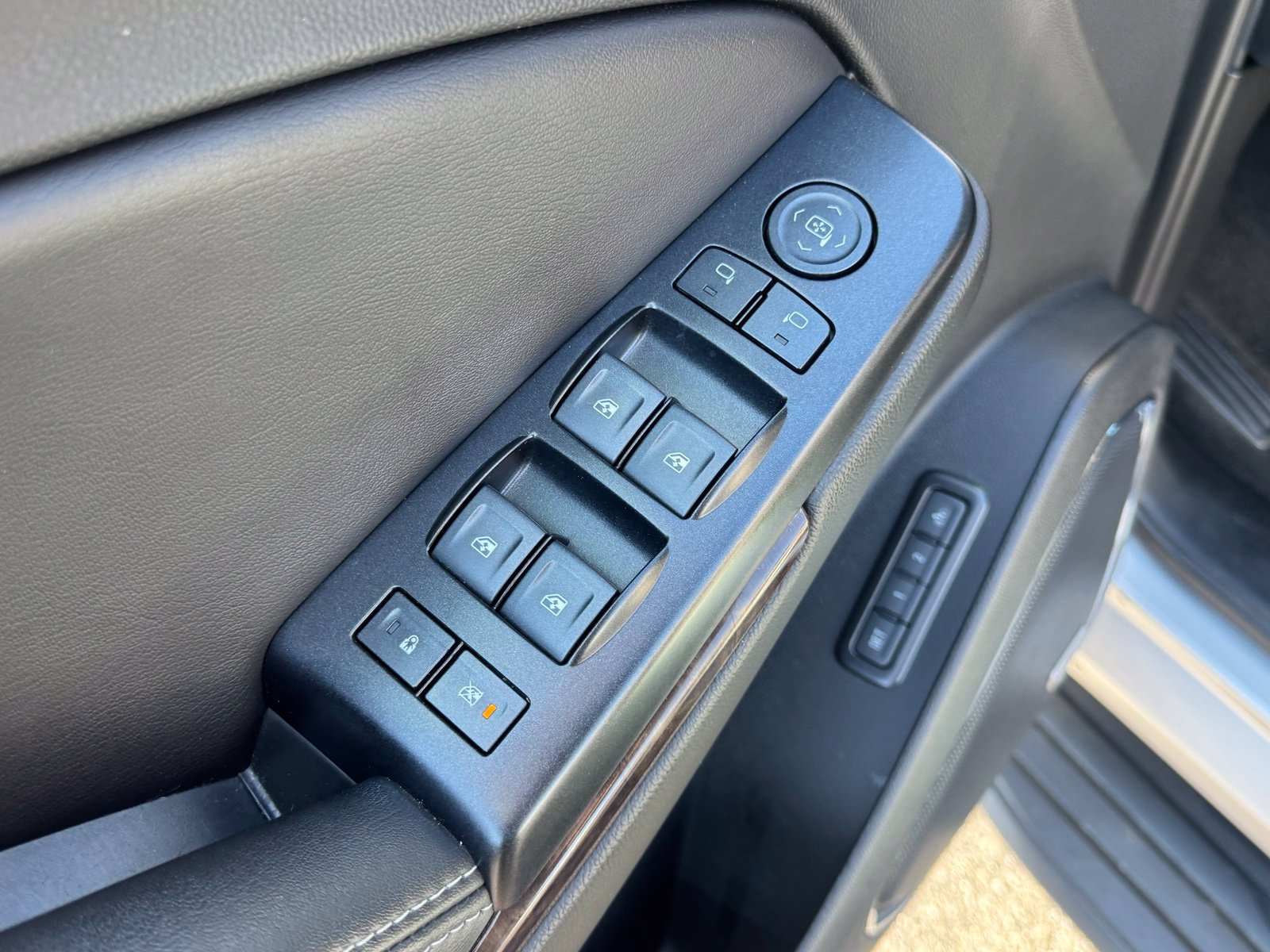 Used 2018 Chevrolet Tahoe LT AWD/4WD image 12