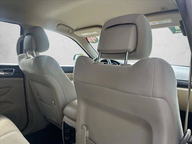 Used 2019 Jeep Grand Cherokee Laredo w/ 18" Wheel & 8.4" Radio Group AWD/4WD image 28