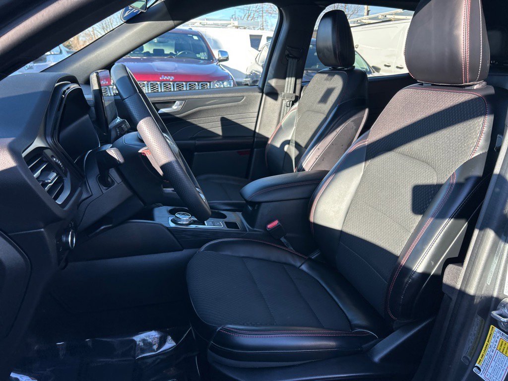 Used 2023 Ford Escape ST-Line w/ Tech Pack #1 image 9