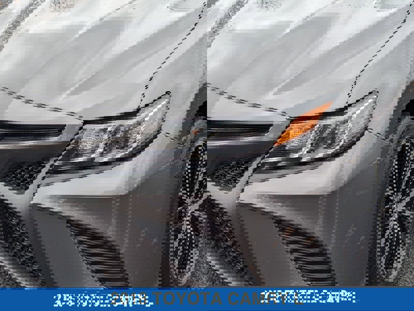 Used 2018 Toyota Camry SE w/ Moonroof Package image 10