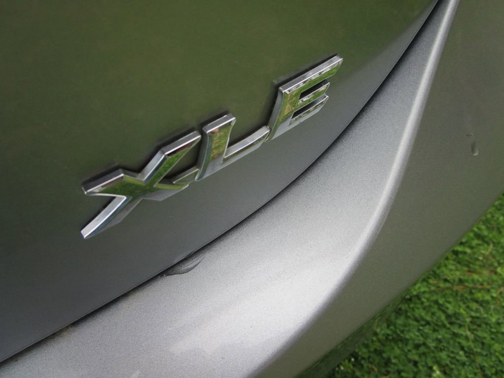 Used 2018 Toyota Camry XLE image 11