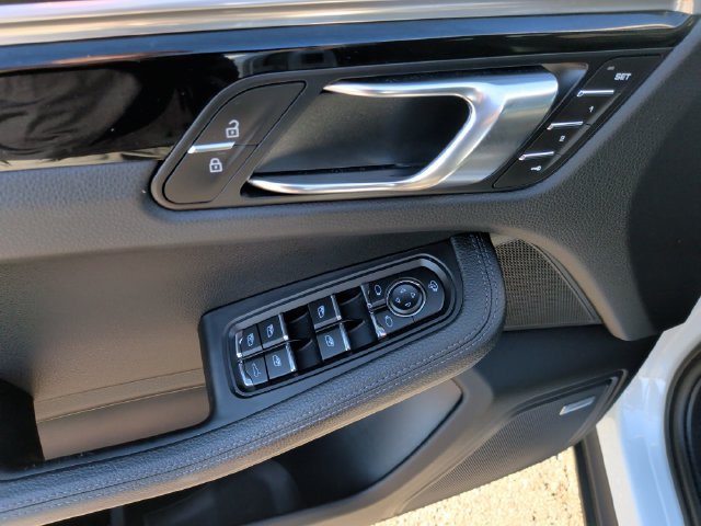 Used 2022 Porsche Macan S AWD/4WD image 11