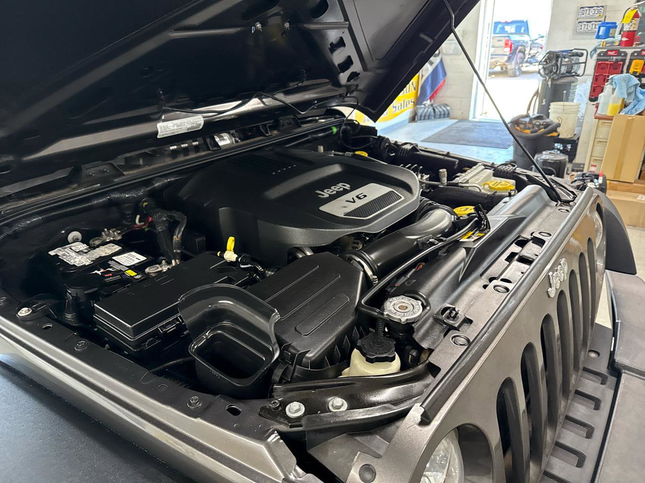 Used 2018 Jeep Wrangler Unlimited Sport w/ Connectivity Group image 53