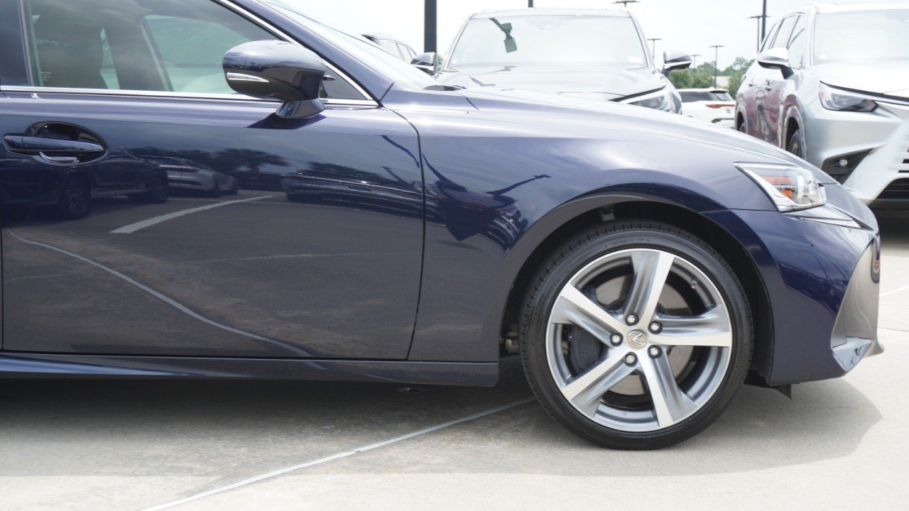 Used 2019 Lexus IS 300 w/ Premium Package RWD image 9