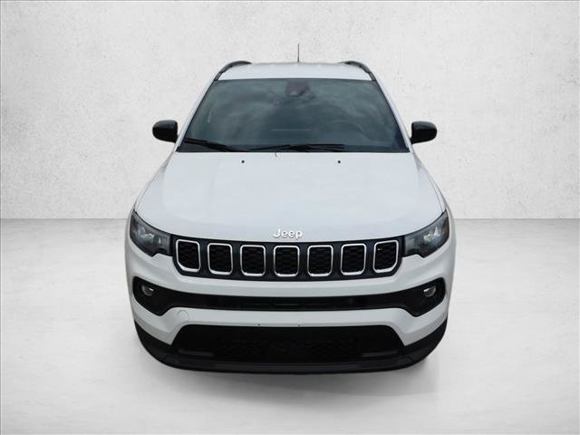 Used 2024 Jeep Compass Latitude AWD/4WD image 3