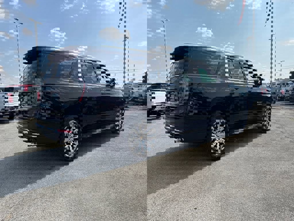 New 2025 Chevrolet Suburban Premier image 6