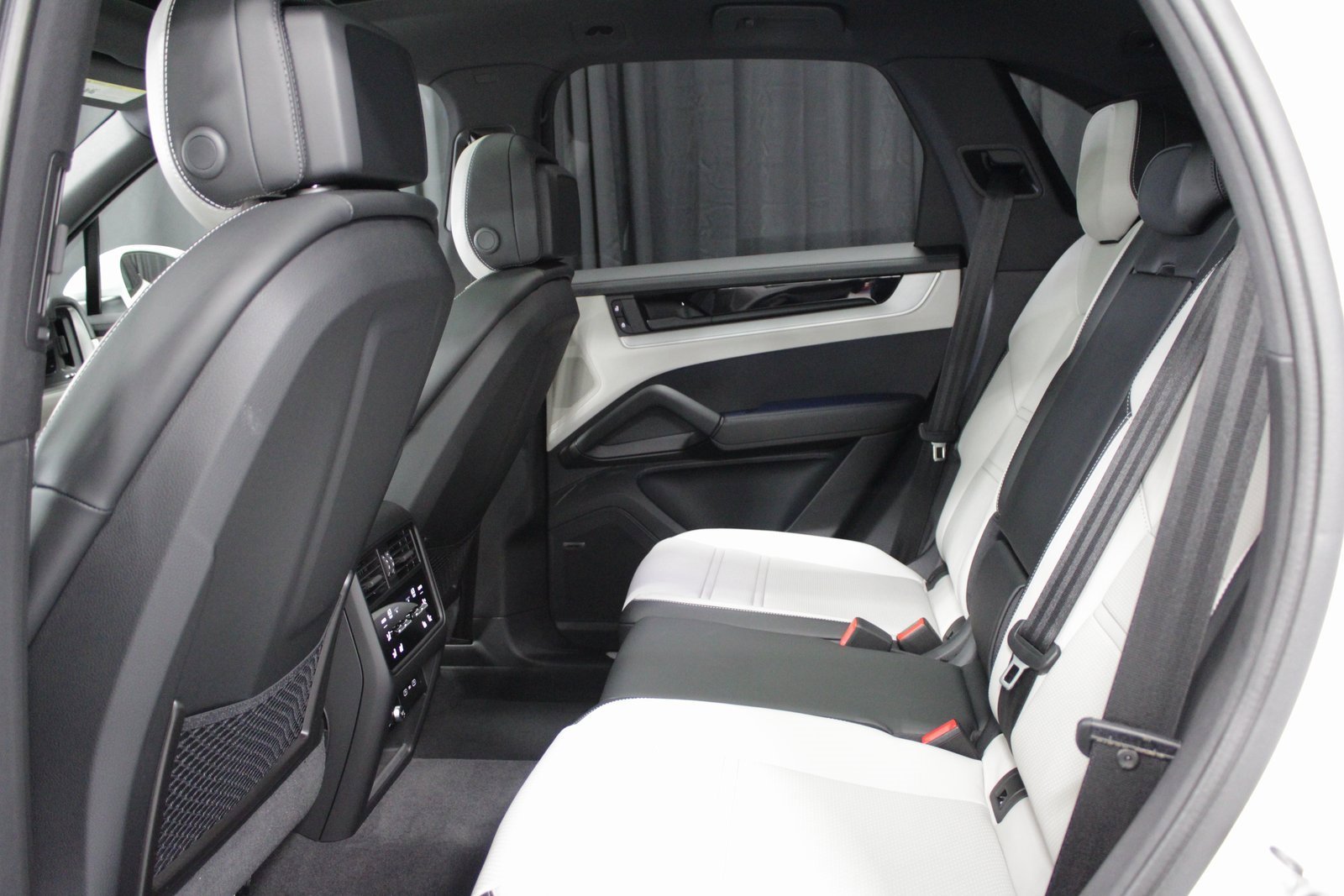 New 2026 Porsche Cayenne image 21