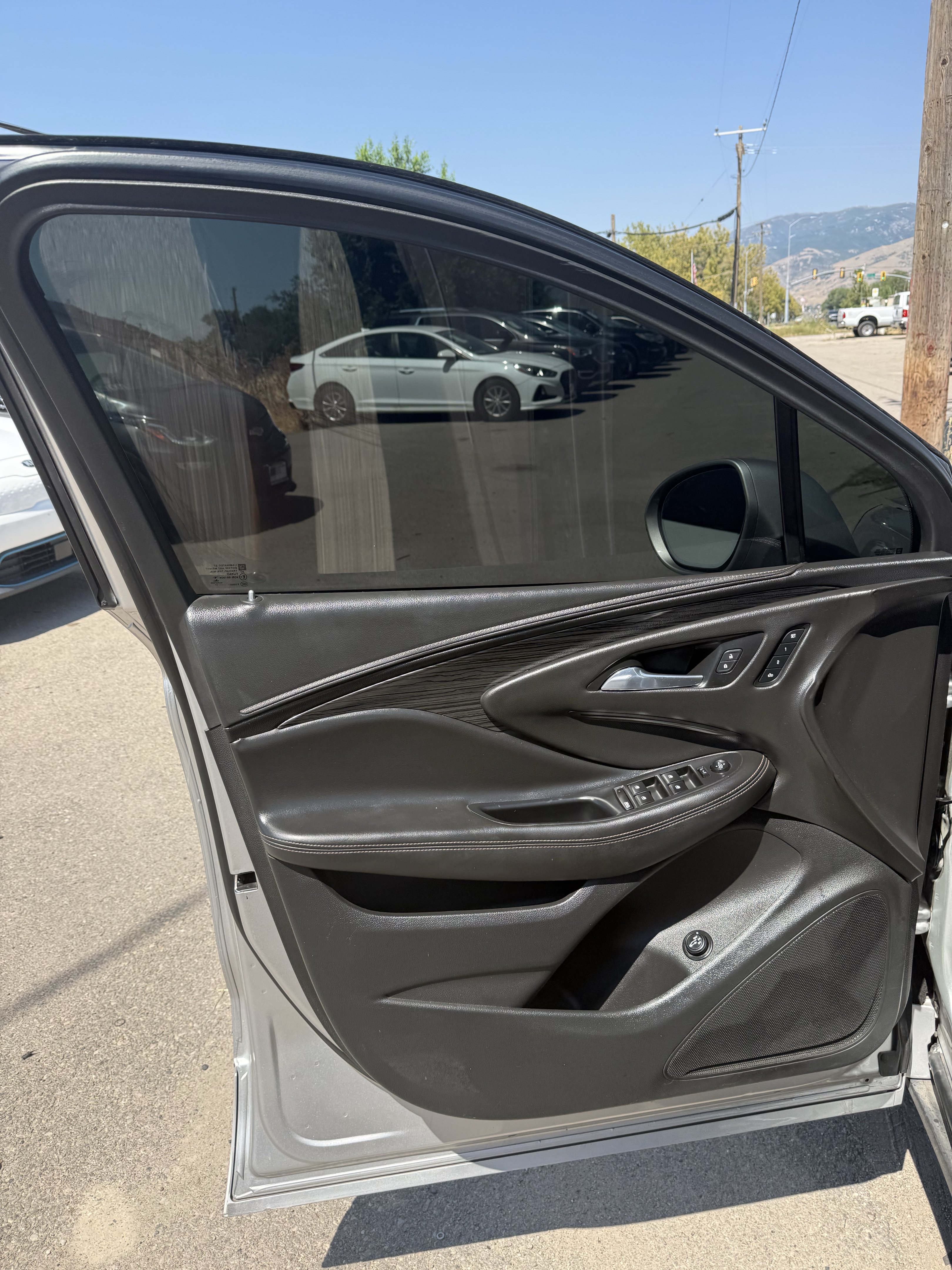 Used 2017 Buick Envision Essence FWD image 18