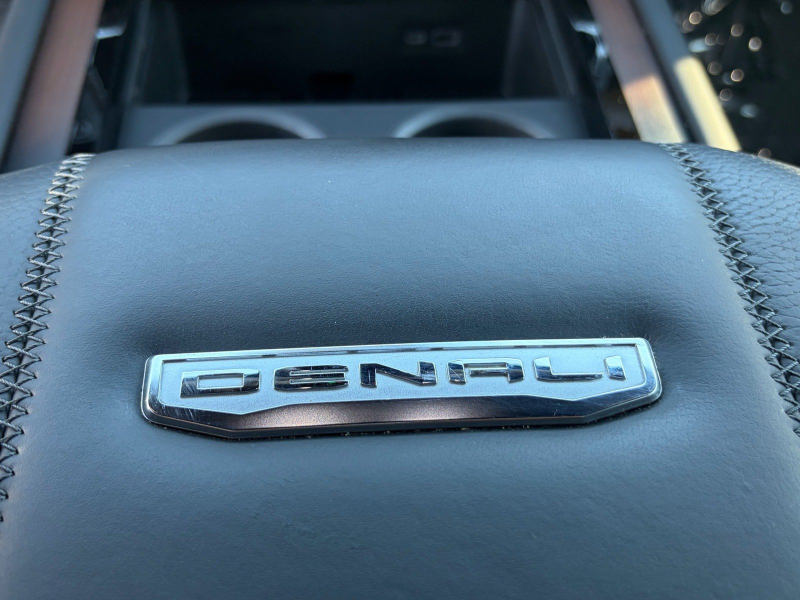 Used 2025 GMC Yukon Denali RWD image 28