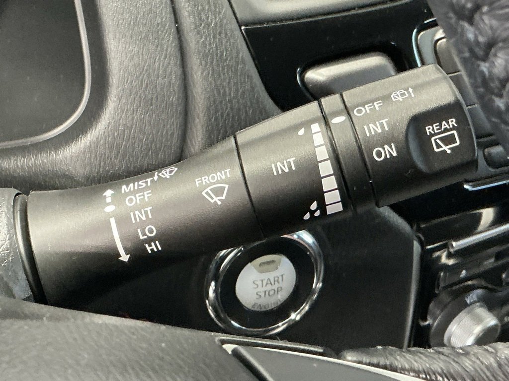 Used 2018 Nissan Pathfinder SV image 15