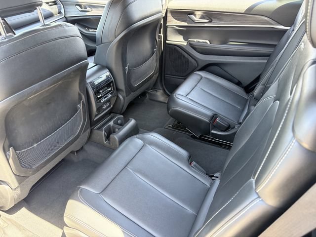 Used 2023 Jeep Grand Cherokee L Limited AWD/4WD image 17