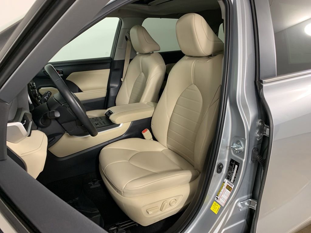 Used 2024 Toyota Highlander XLE AWD/4WD image 26