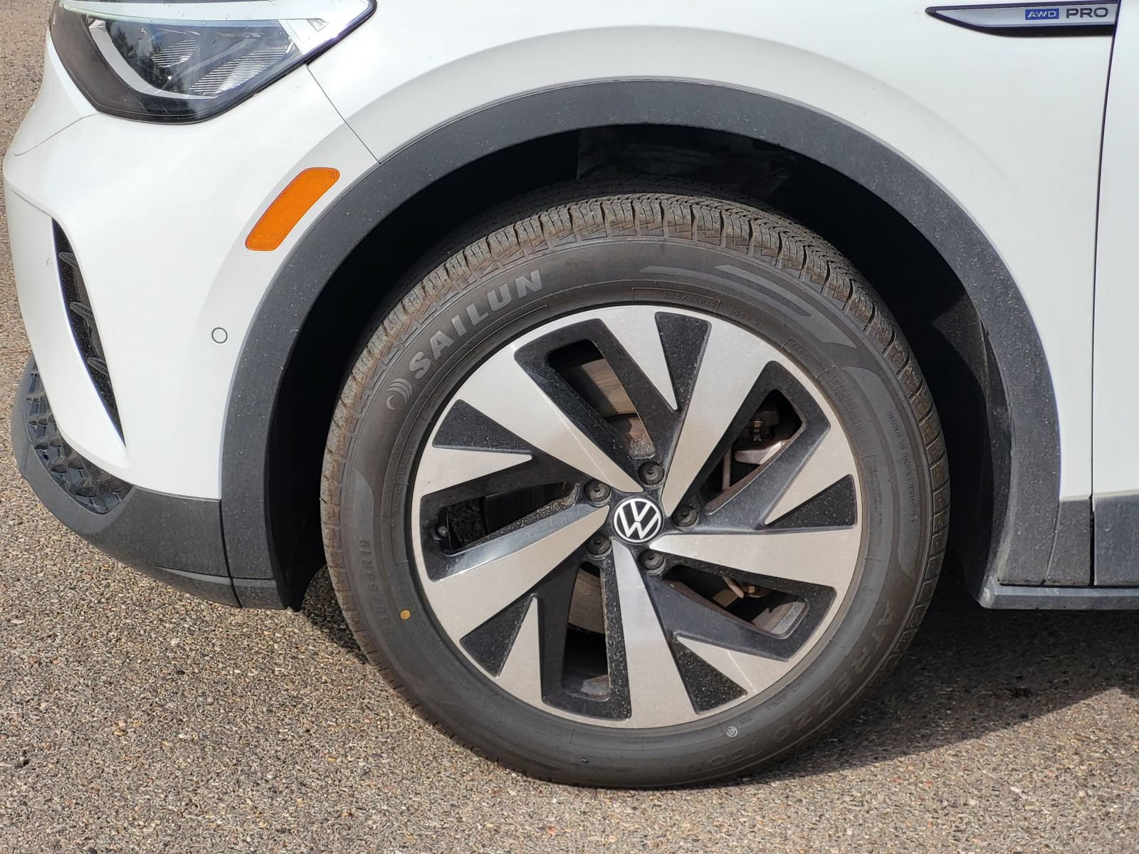 Used 2023 Volkswagen ID.4 Pro AWD/4WD image 8