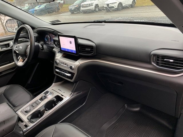 Used 2022 Ford Explorer XLT w/ Equipment Group 202A image 13