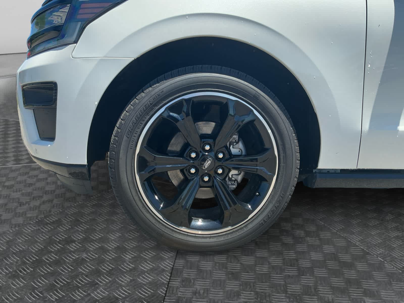 Used 2023 Ford Expedition Limited AWD/4WD image 14