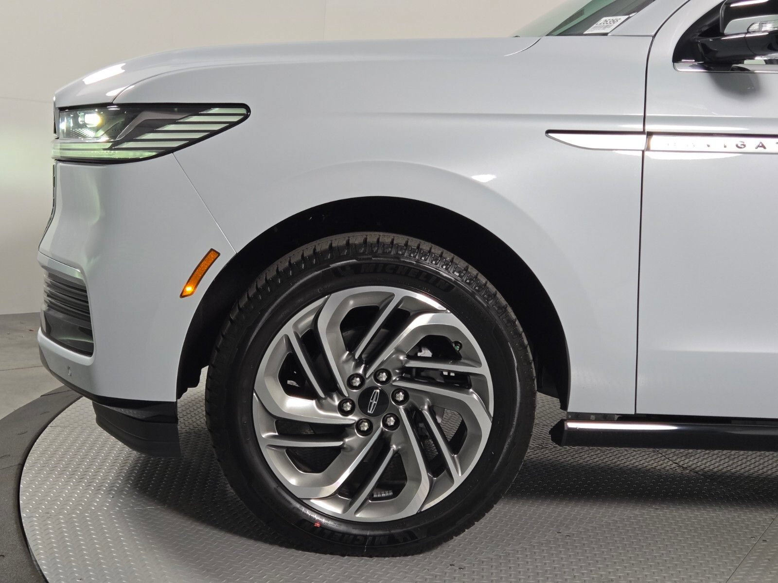 New 2026 Lincoln Navigator L Reserve AWD/4WD image 11