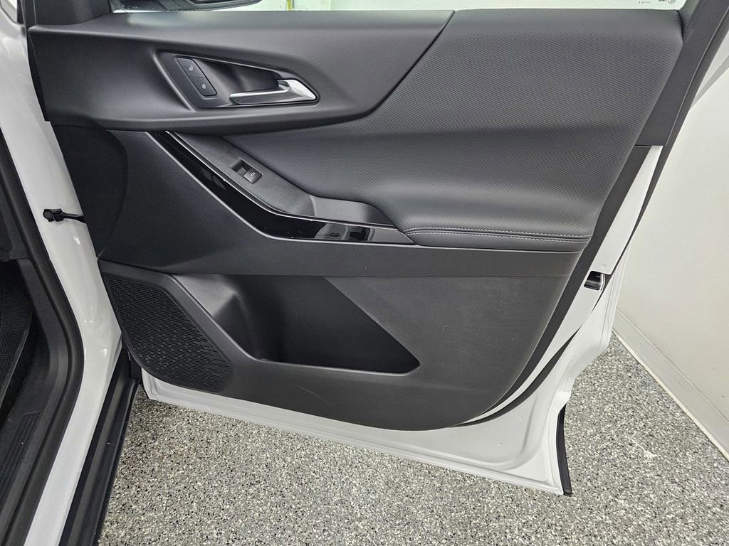 New 2026 Chevrolet Equinox LT w/ Convenience Package II FWD image 20