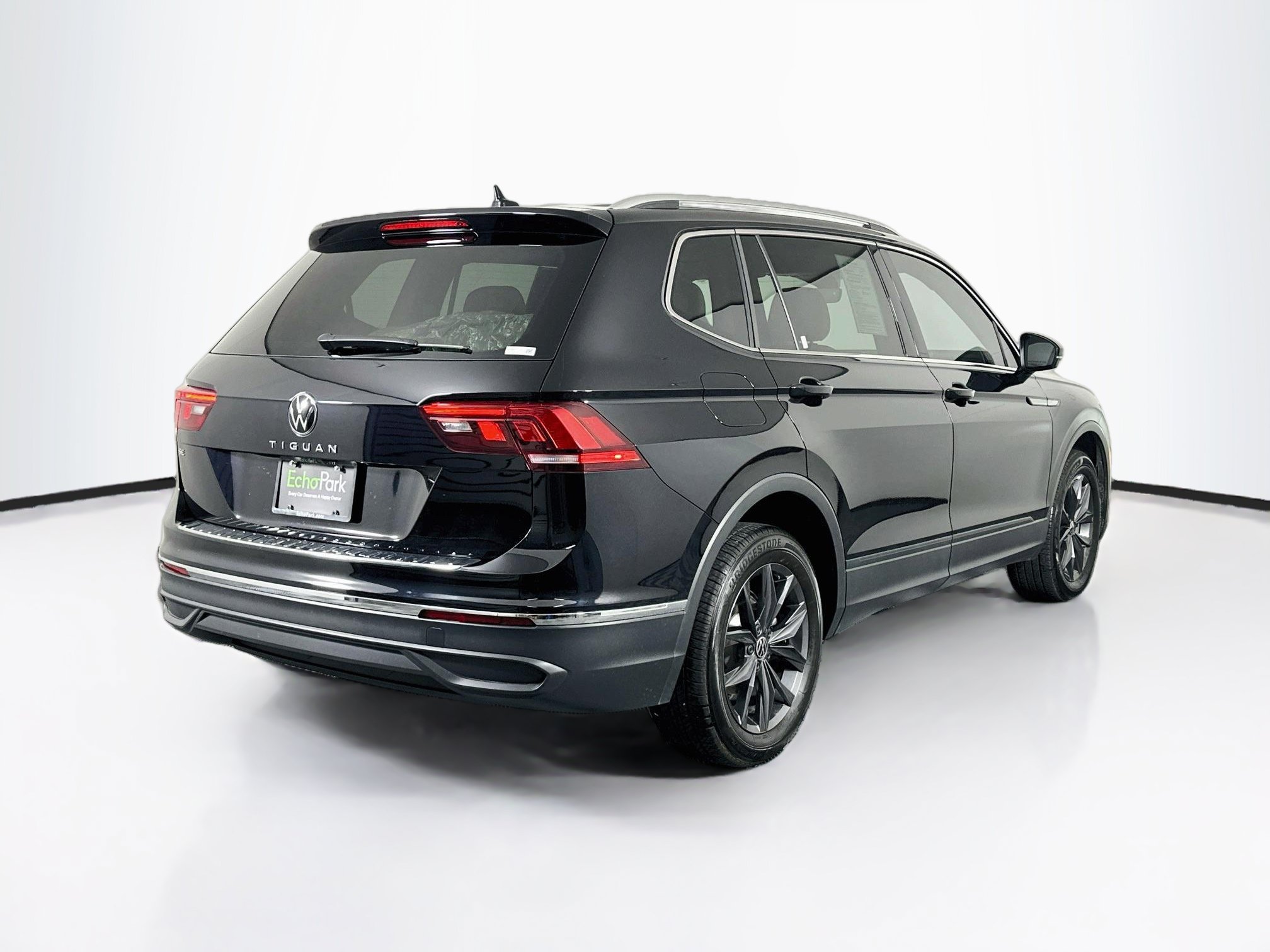 Used 2023 Volkswagen Tiguan SE FWD image 9
