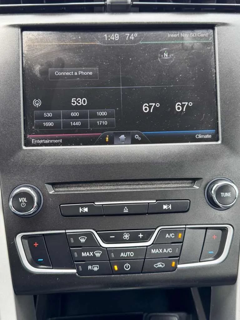 Used 2016 Ford Fusion SE FWD image 20