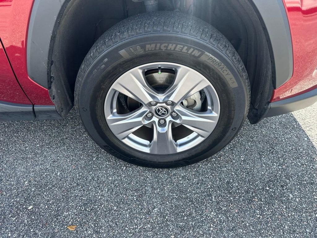 Used 2022 Toyota RAV4 XLE w/ Convenience Package image 4