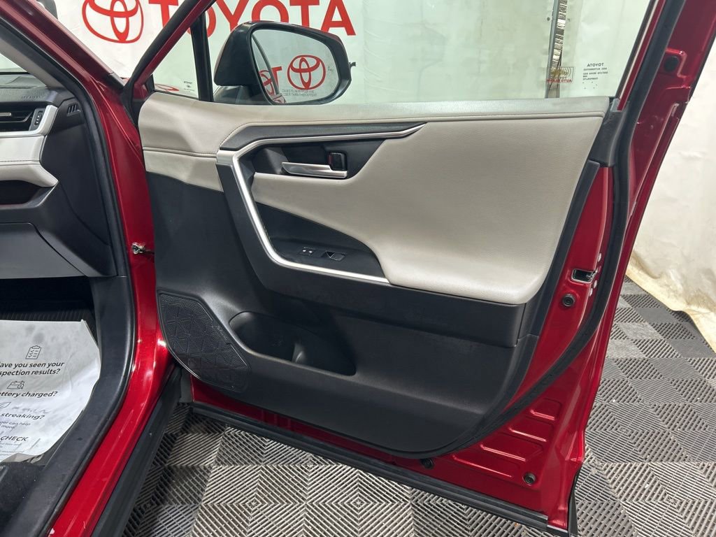 Used 2020 Toyota RAV4 Limited AWD/4WD image 11