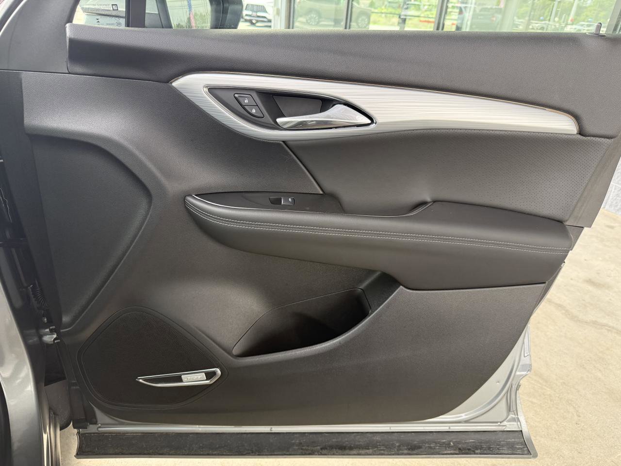 Used 2024 Buick Envision Avenir AWD/4WD image 38