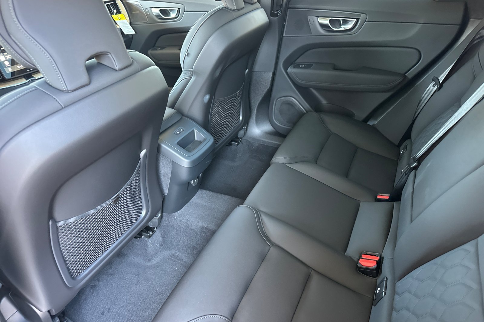 New 2026 Volvo XC60 B5 Plus w/ Climate Package AWD/4WD image 9