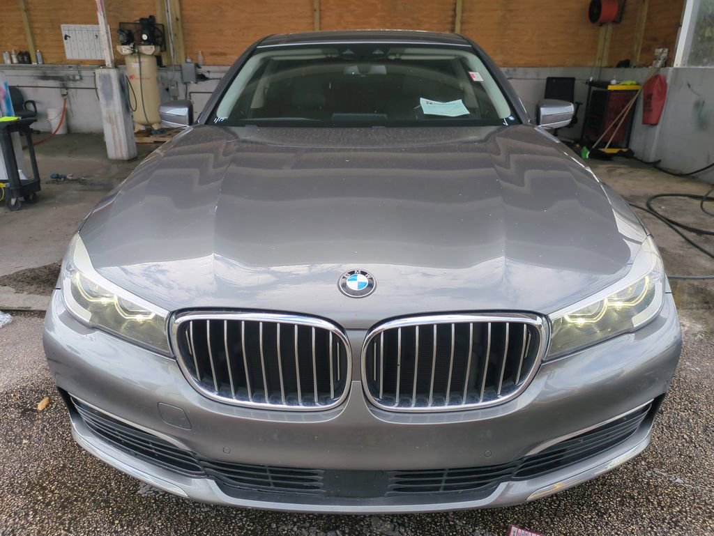 Used 2018 BMW 740i image 4