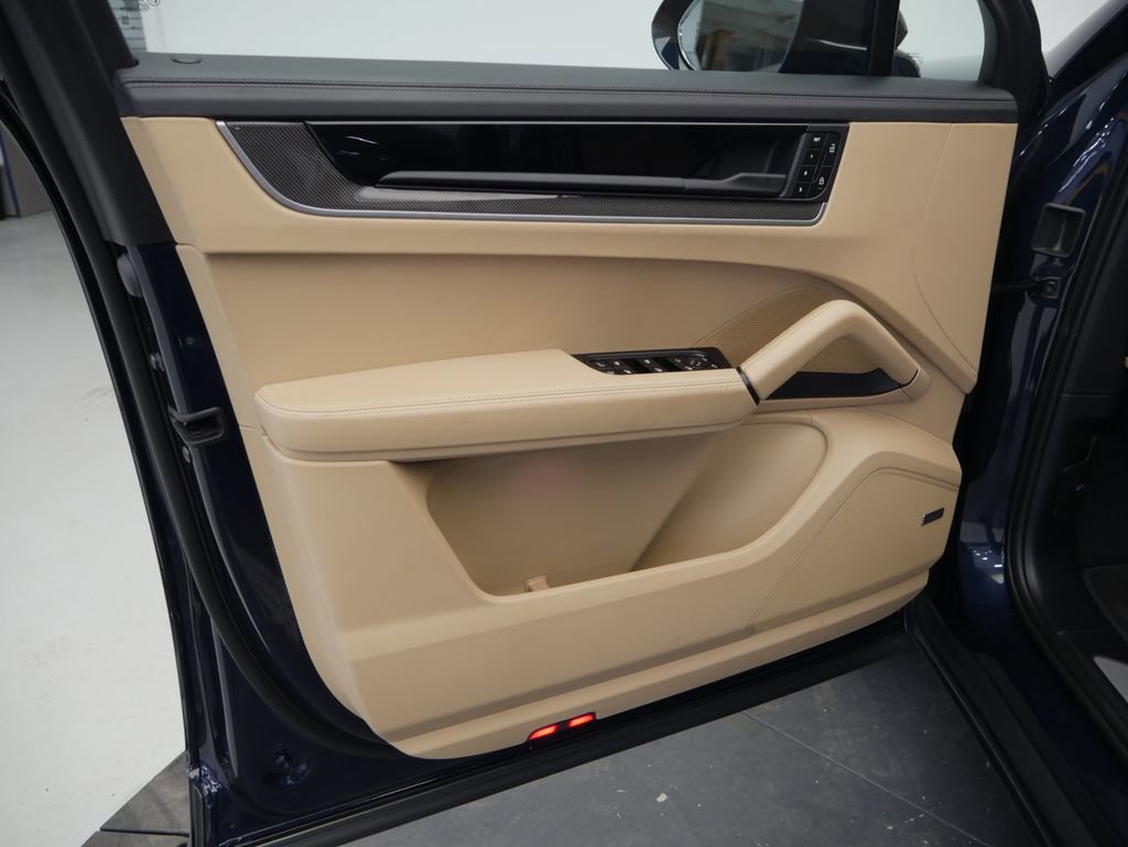 Certified 2024 Porsche Cayenne Turbo image 16