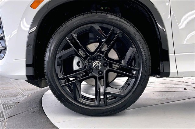 New 2026 Volkswagen Tiguan SE R-Line image 12