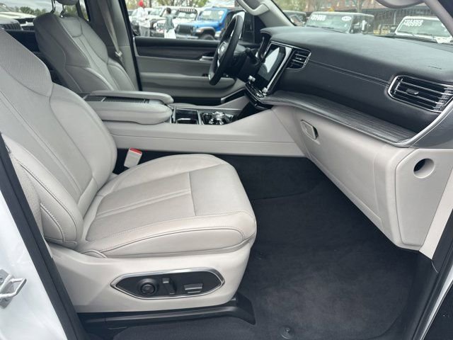 Certified 2023 Jeep Wagoneer Series III w/ Premium Group I image 16