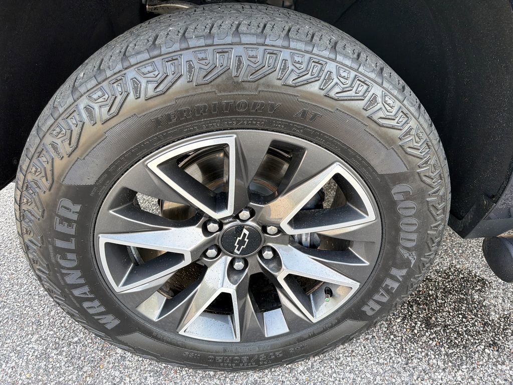 Used 2024 Chevrolet Tahoe Z71 w/ Luxury Package image 25