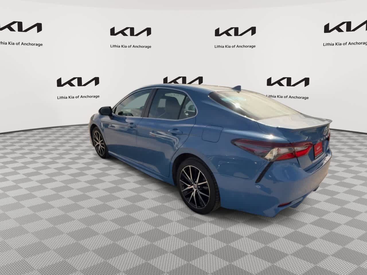 Used 2023 Toyota Camry SE FWD image 7