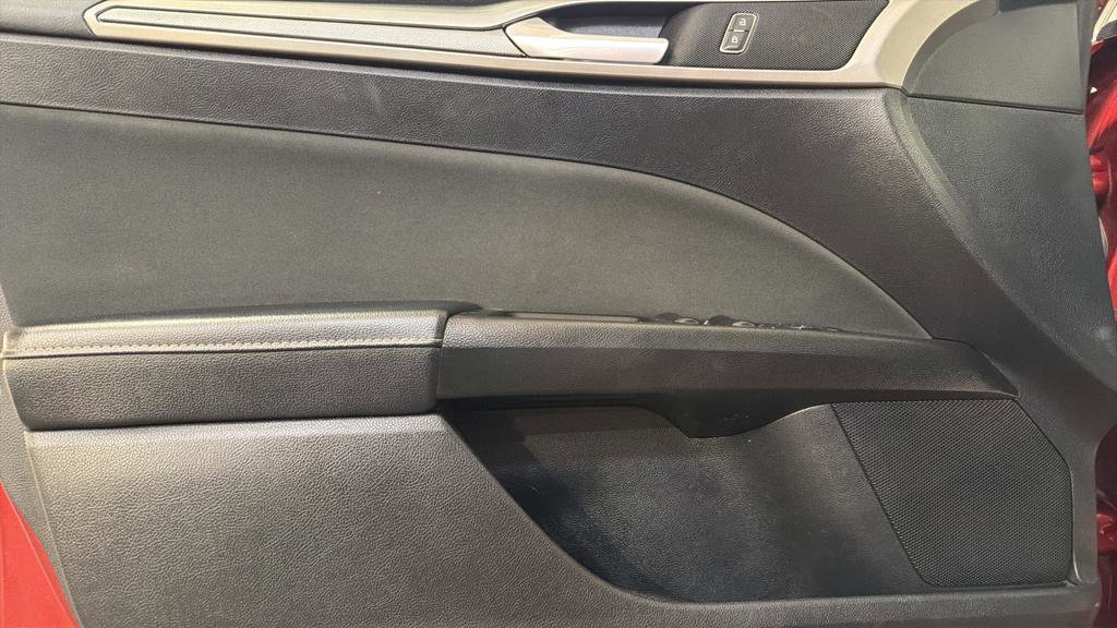 Used 2017 Ford Fusion SE w/ Fusion SE Technology Package image 21