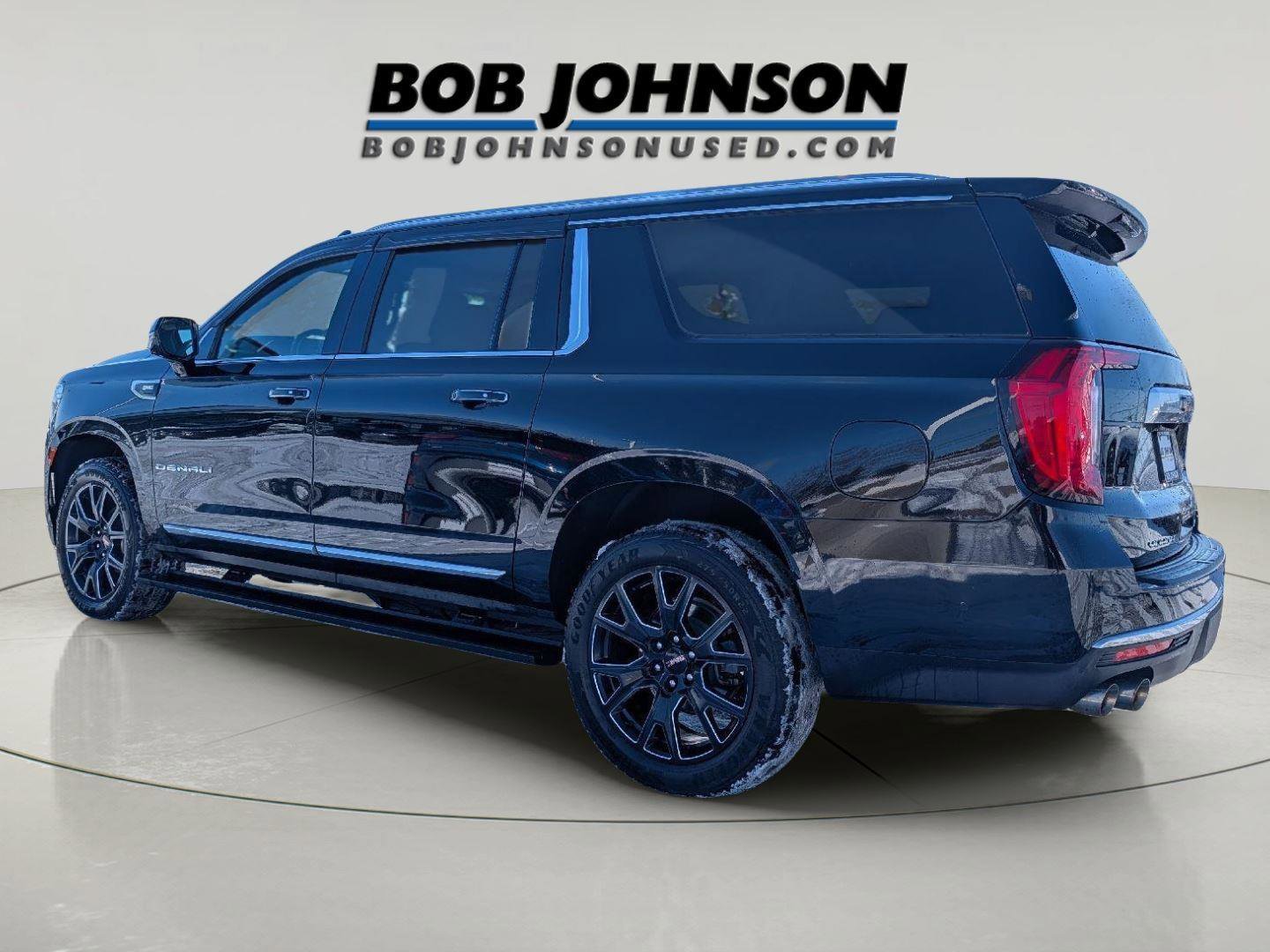 Used 2023 GMC Yukon XL Denali w/ Advanced Technology Package image 4